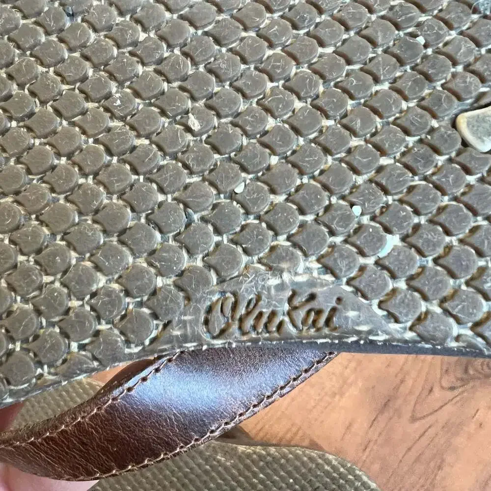 OluKai Paniolo Women's Leather Embroidered Flip Flop Sandals Size 9
